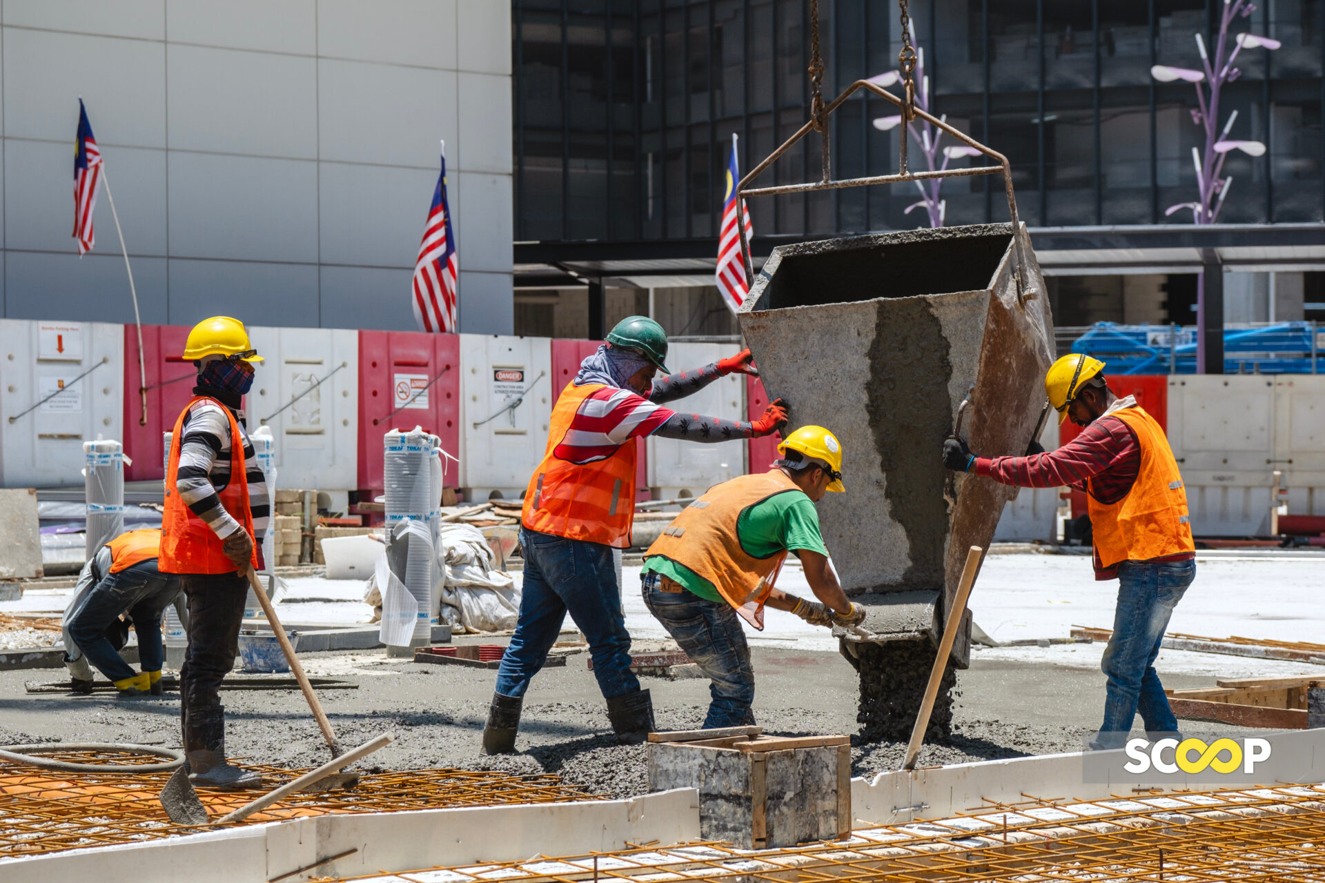 Foreign Worker Numbers Down 13% in 2025 — Key Industries See Major Shifts